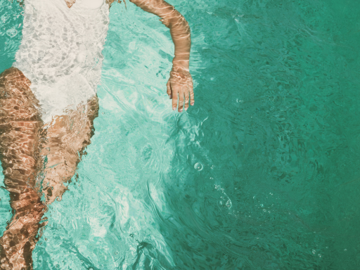 Μπάνια στην πισίνα με ασφάλεια